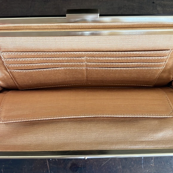 Clutch - Picture 4 of 4